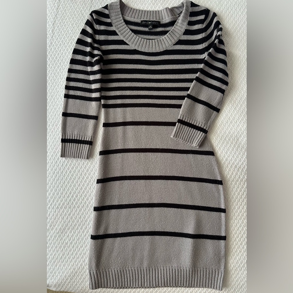 Cozy and casual - Knitted dress in gray with black stripes.  3/4 sleeves.
